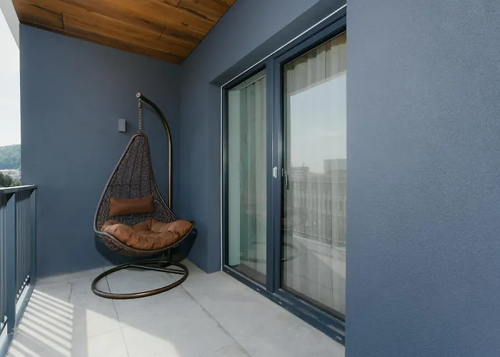 The Forest - Luxe Central Apt With Free Secured Parking