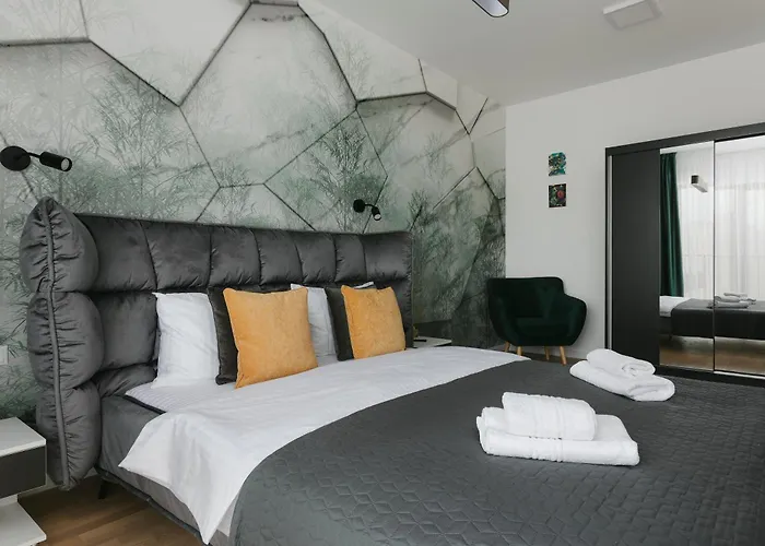 The Forest - Luxe Central Apt With Free Secured Parking